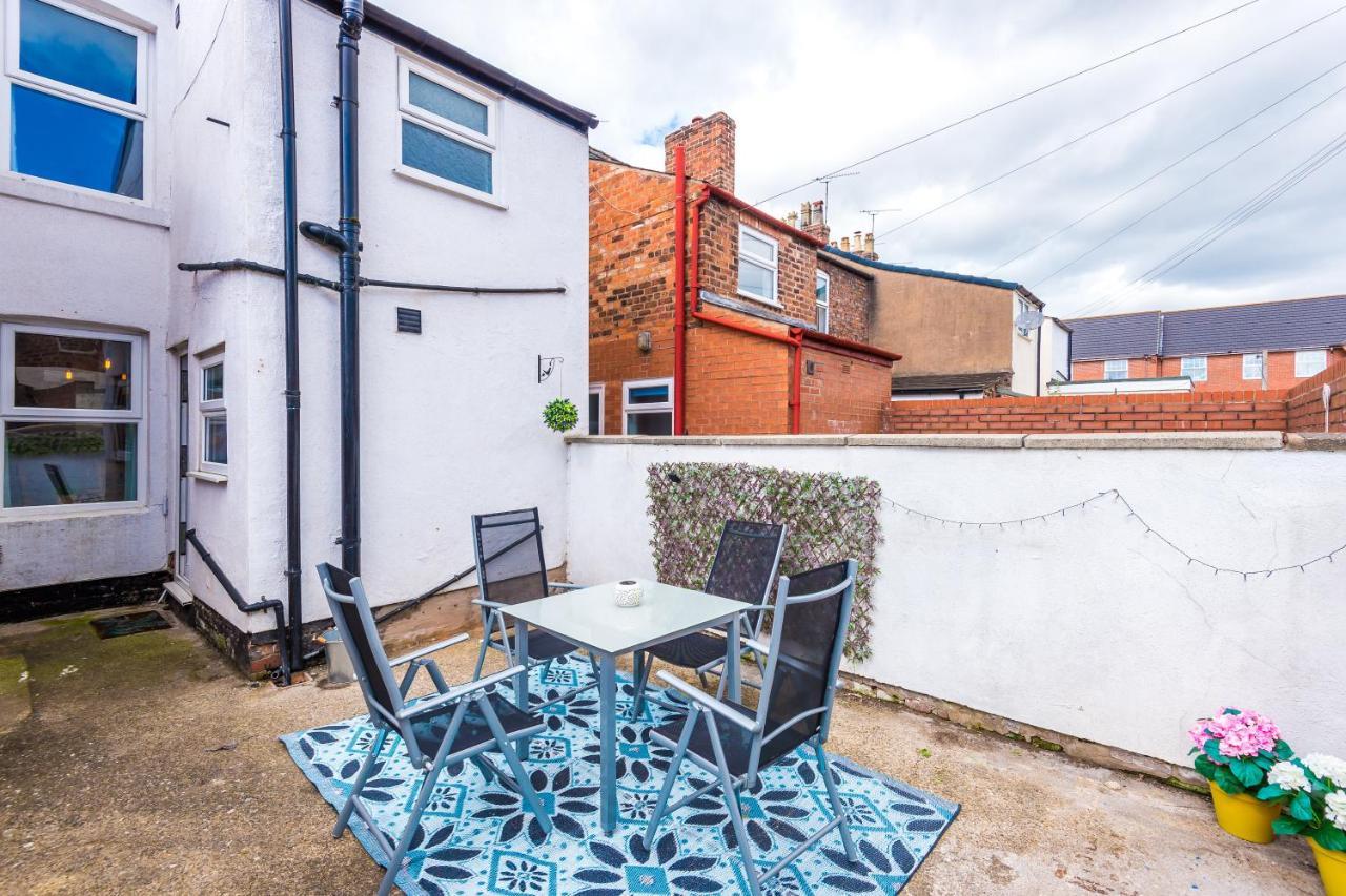 Spacious 2-Bed City-Centre Cottage In Chester By 53 Degrees Property - Ideal For Groups & Couples - Sleeps 6 Exterior foto